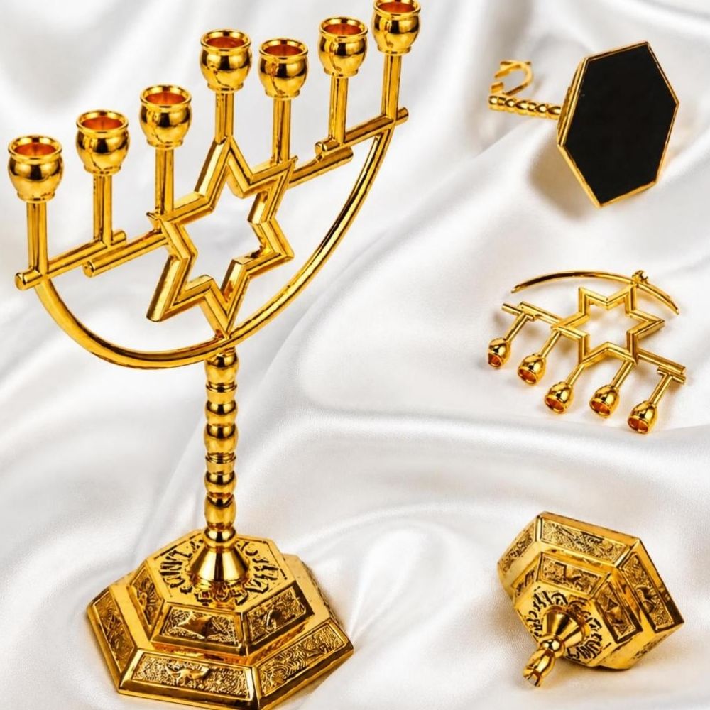 menorah-candelabro-de-jerusalen Menoráh candelabro de Jerusalén con tallado artesanal del Templo y base de felpa.